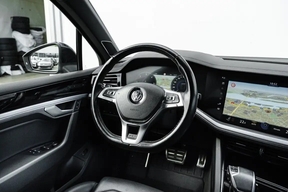 VOLKSWAGEN TOUAREG