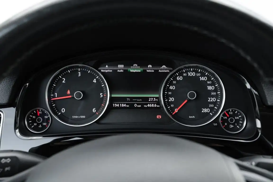 VOLKSWAGEN TOUAREG