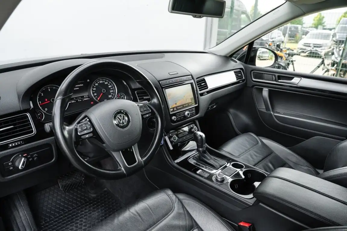 VOLKSWAGEN TOUAREG