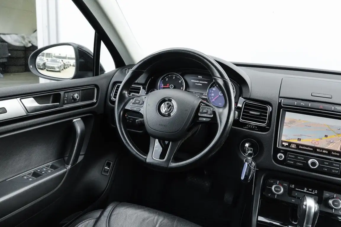 VOLKSWAGEN TOUAREG