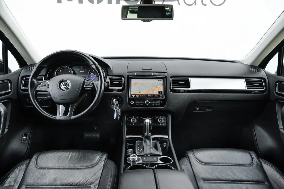 VOLKSWAGEN TOUAREG