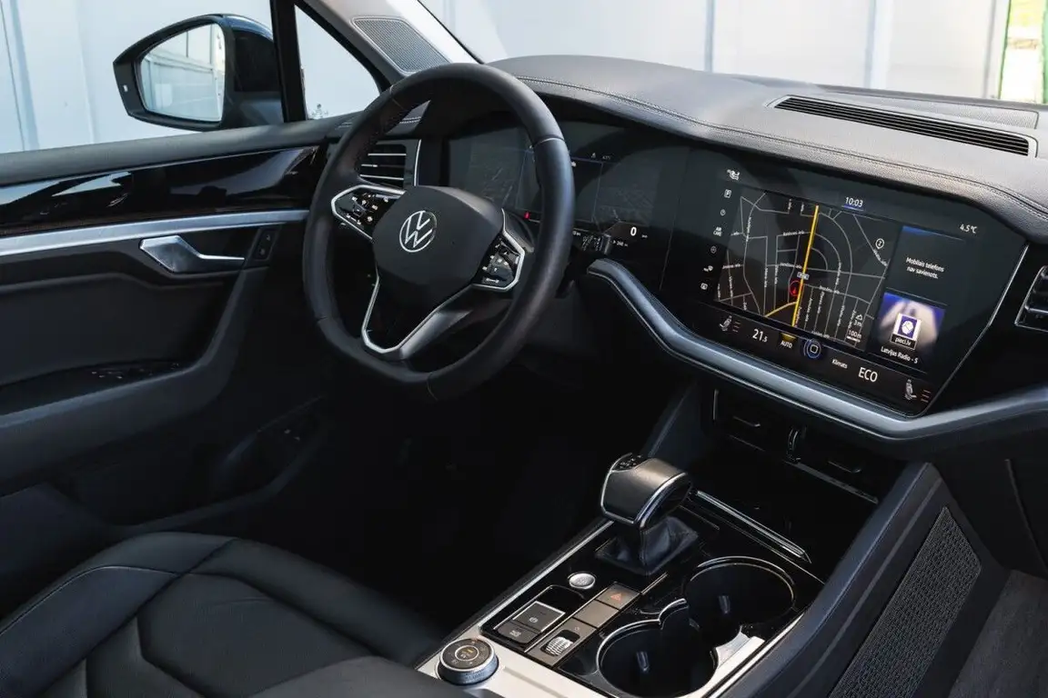 VOLKSWAGEN TOUAREG