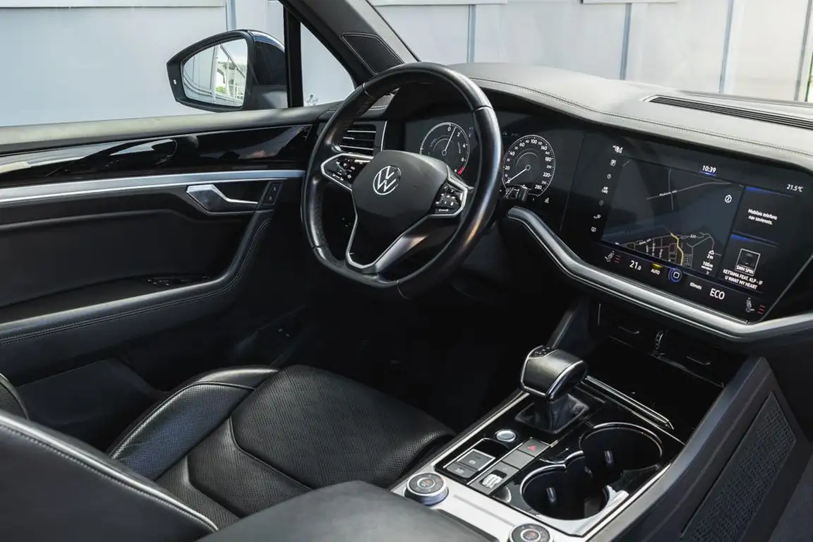 VOLKSWAGEN TOUAREG