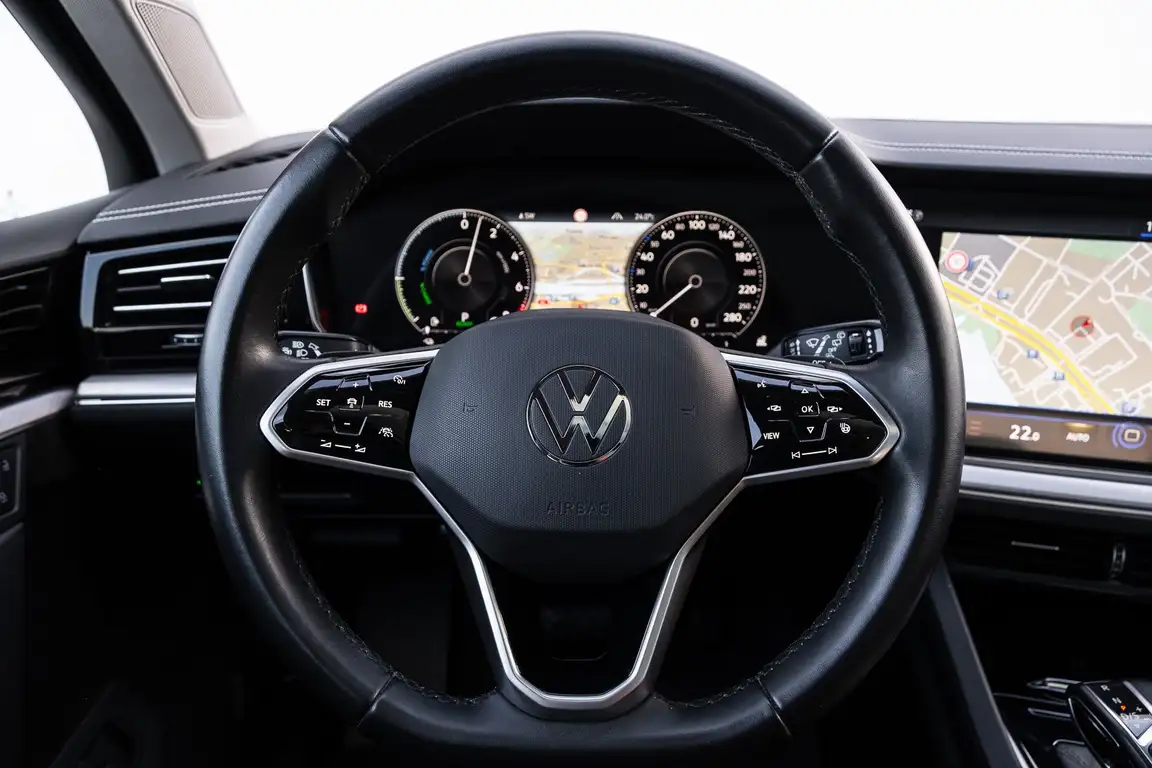 VOLKSWAGEN TOUAREG