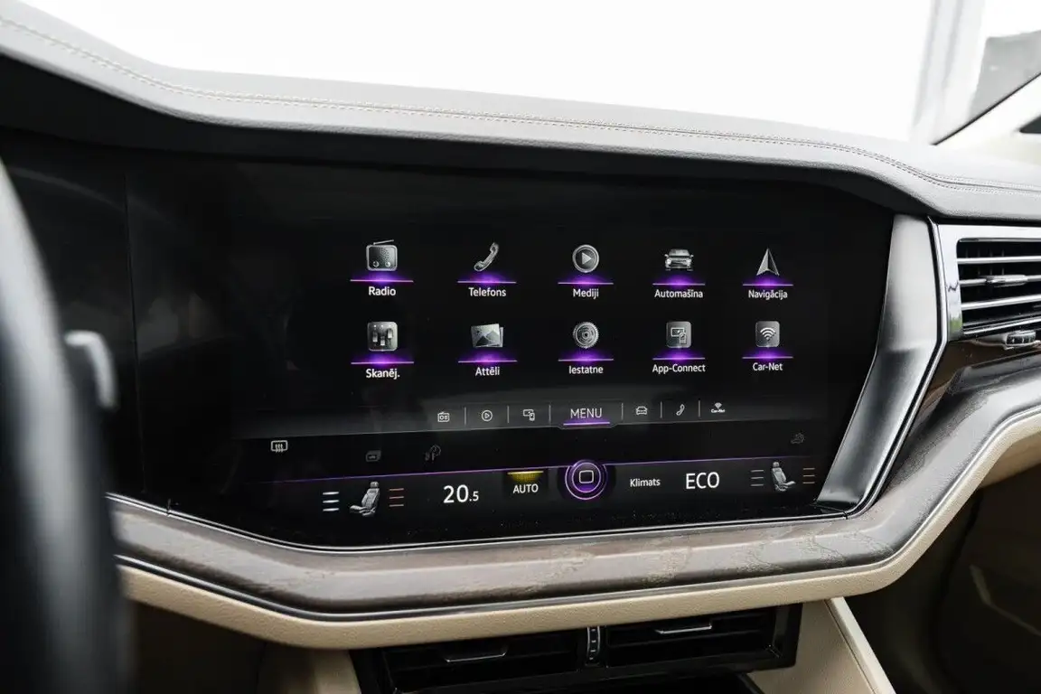 VOLKSWAGEN TOUAREG