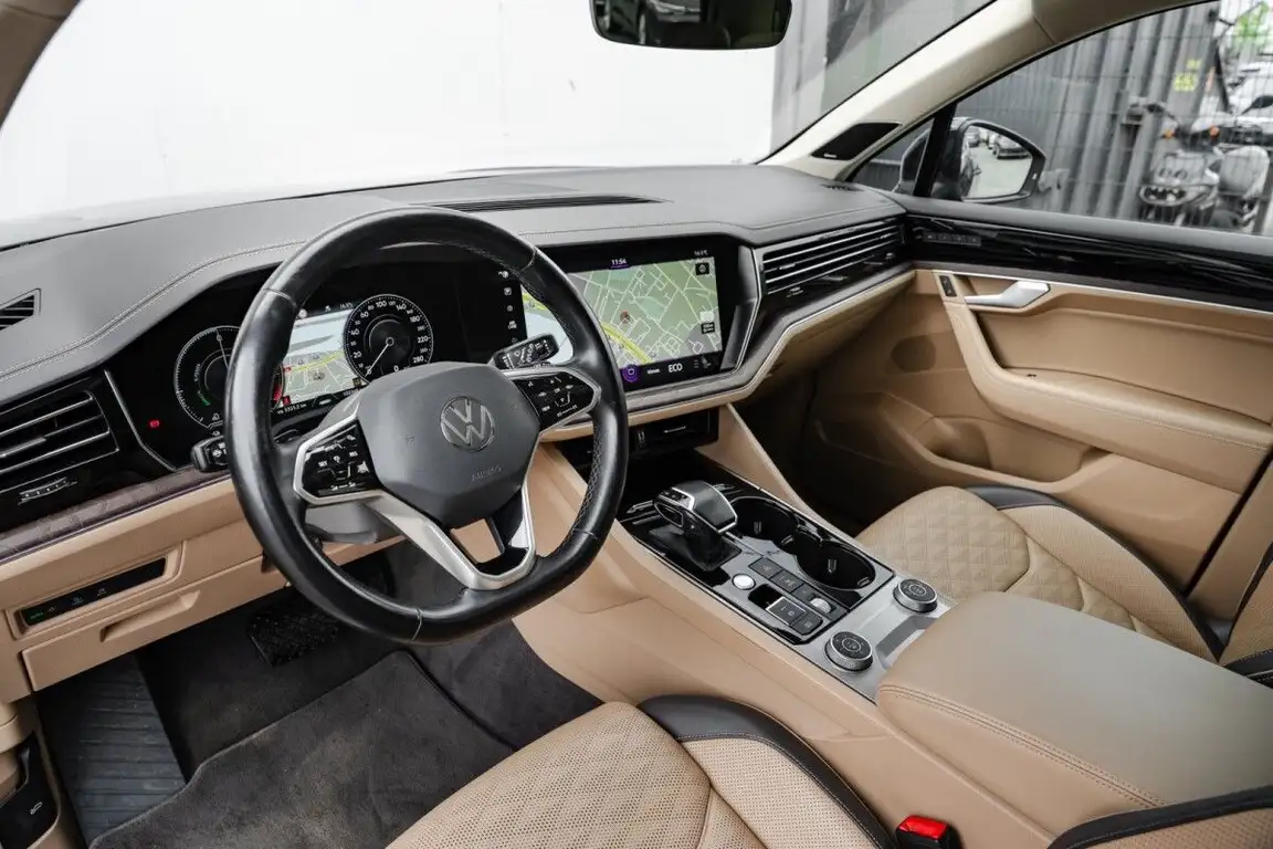 VOLKSWAGEN TOUAREG