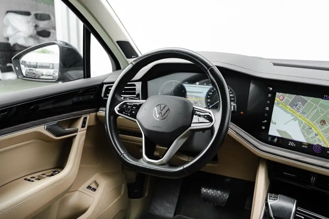 VOLKSWAGEN TOUAREG