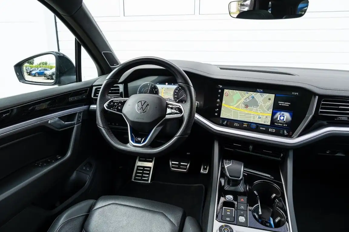 VOLKSWAGEN TOUAREG