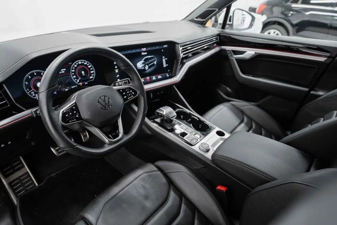 VOLKSWAGEN TOUAREG