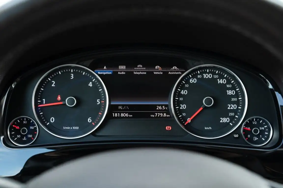 VOLKSWAGEN TOUAREG