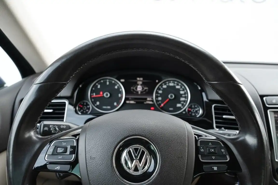 VOLKSWAGEN TOUAREG