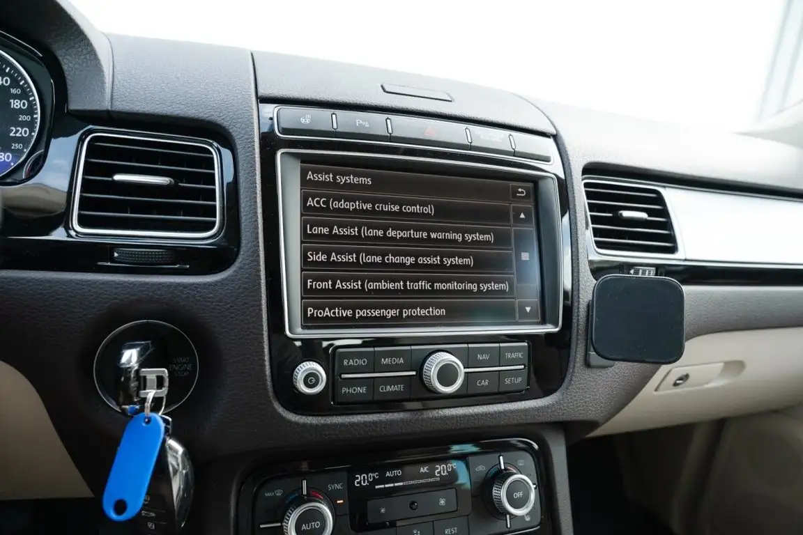 VOLKSWAGEN TOUAREG