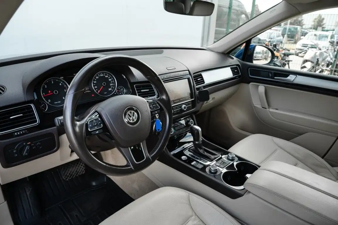 VOLKSWAGEN TOUAREG