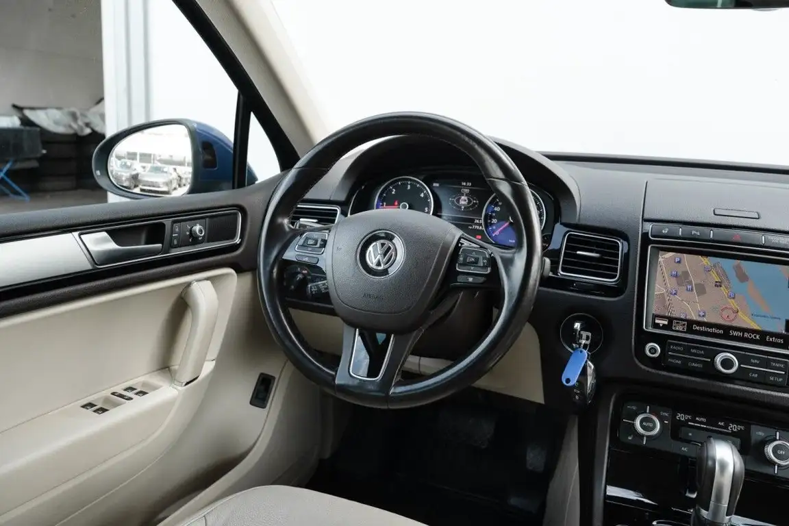 VOLKSWAGEN TOUAREG