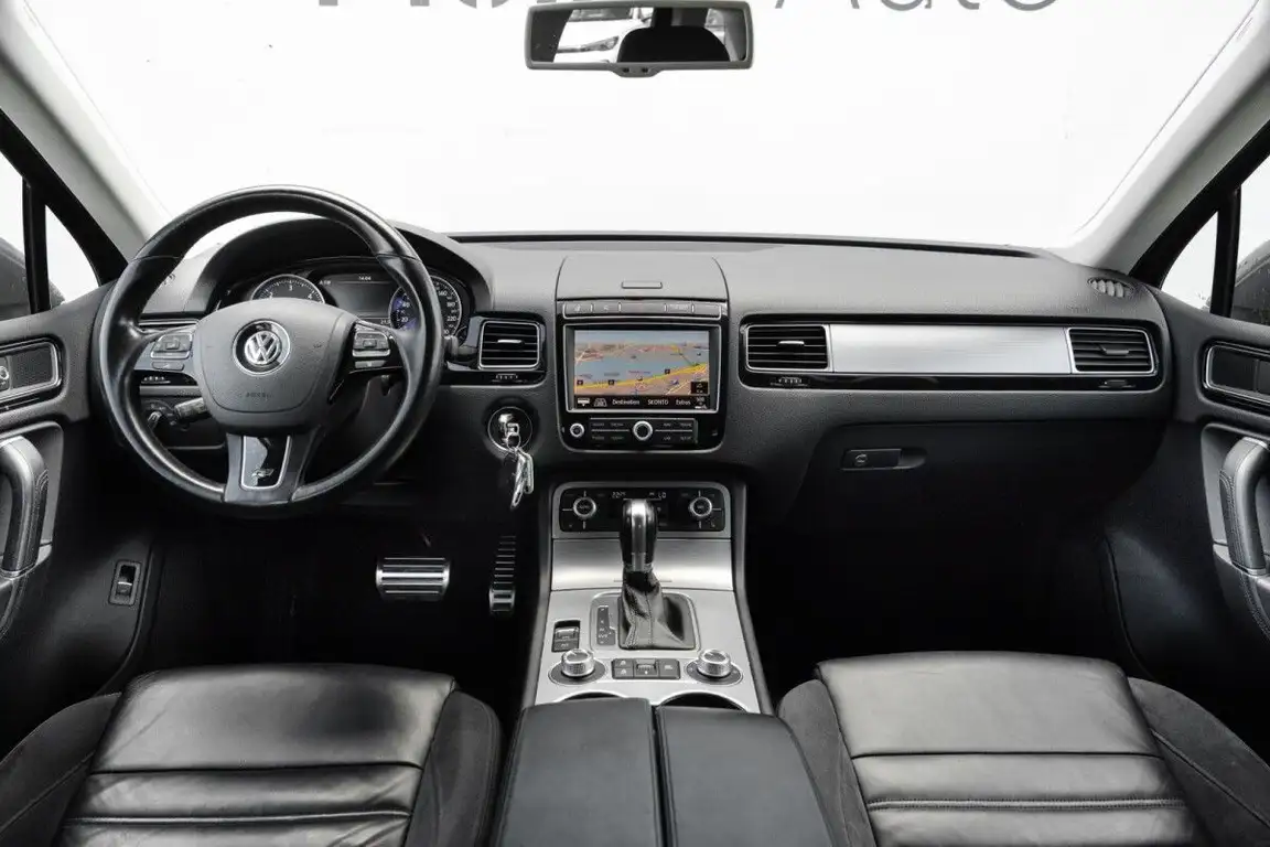 VOLKSWAGEN TOUAREG