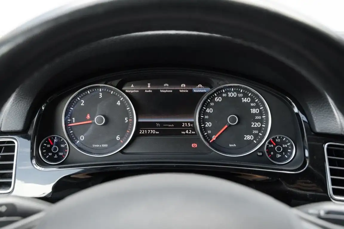 VOLKSWAGEN TOUAREG