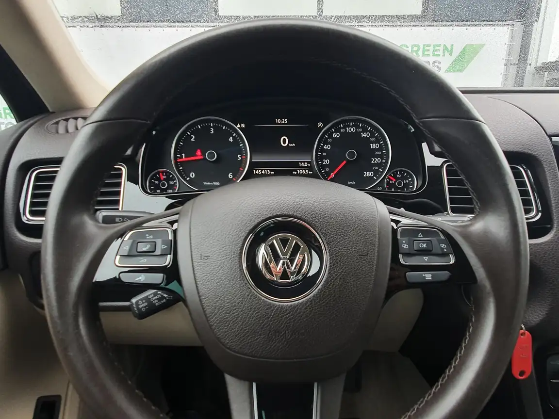VOLKSWAGEN TOUAREG