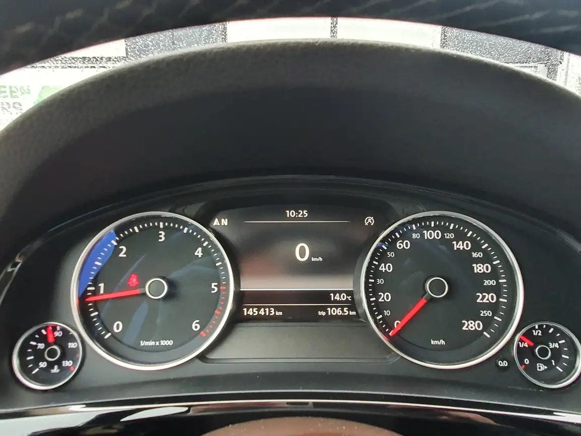 VOLKSWAGEN TOUAREG