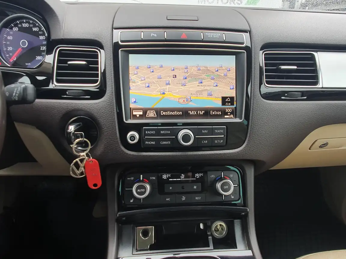 VOLKSWAGEN TOUAREG