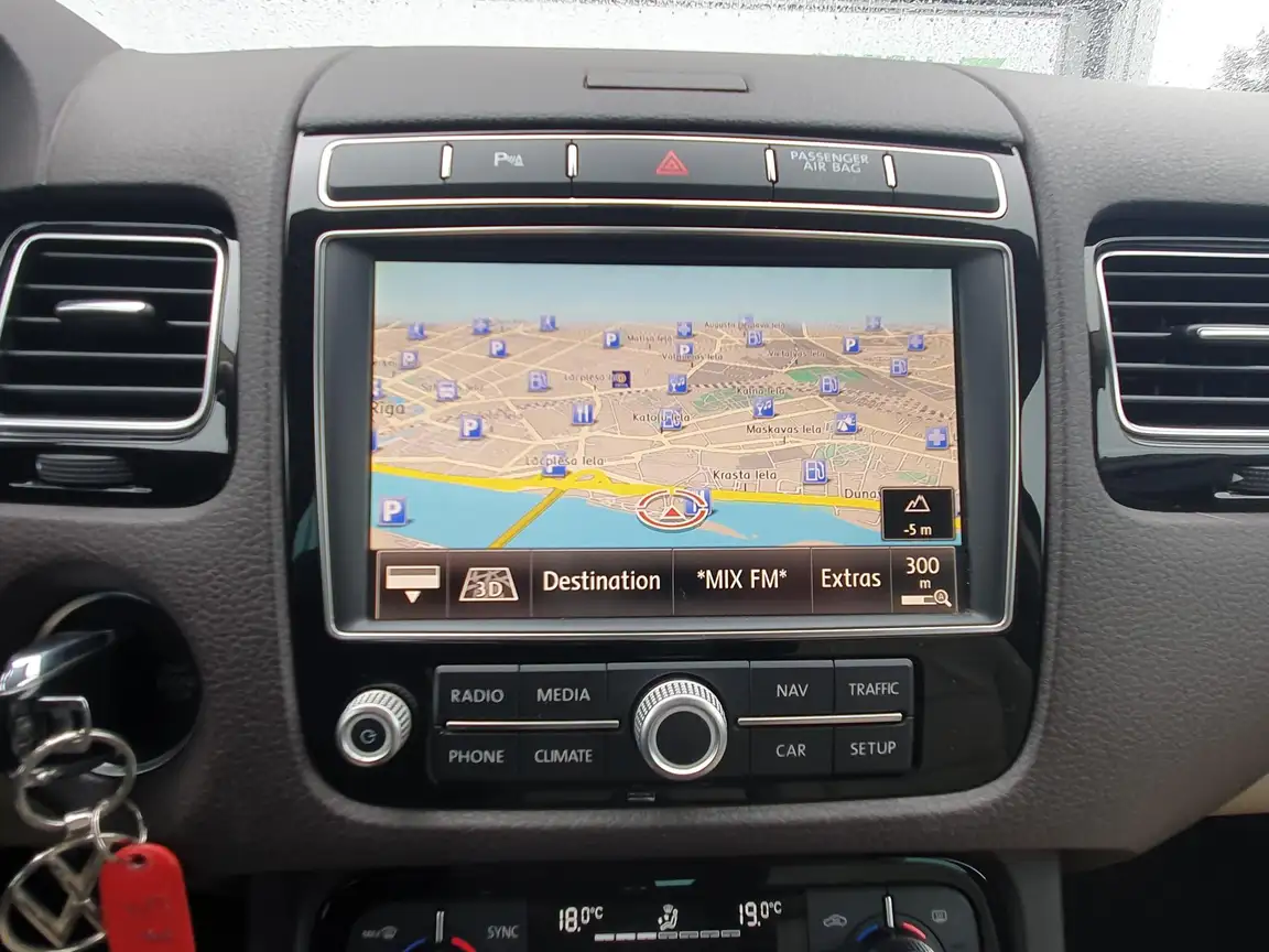 VOLKSWAGEN TOUAREG