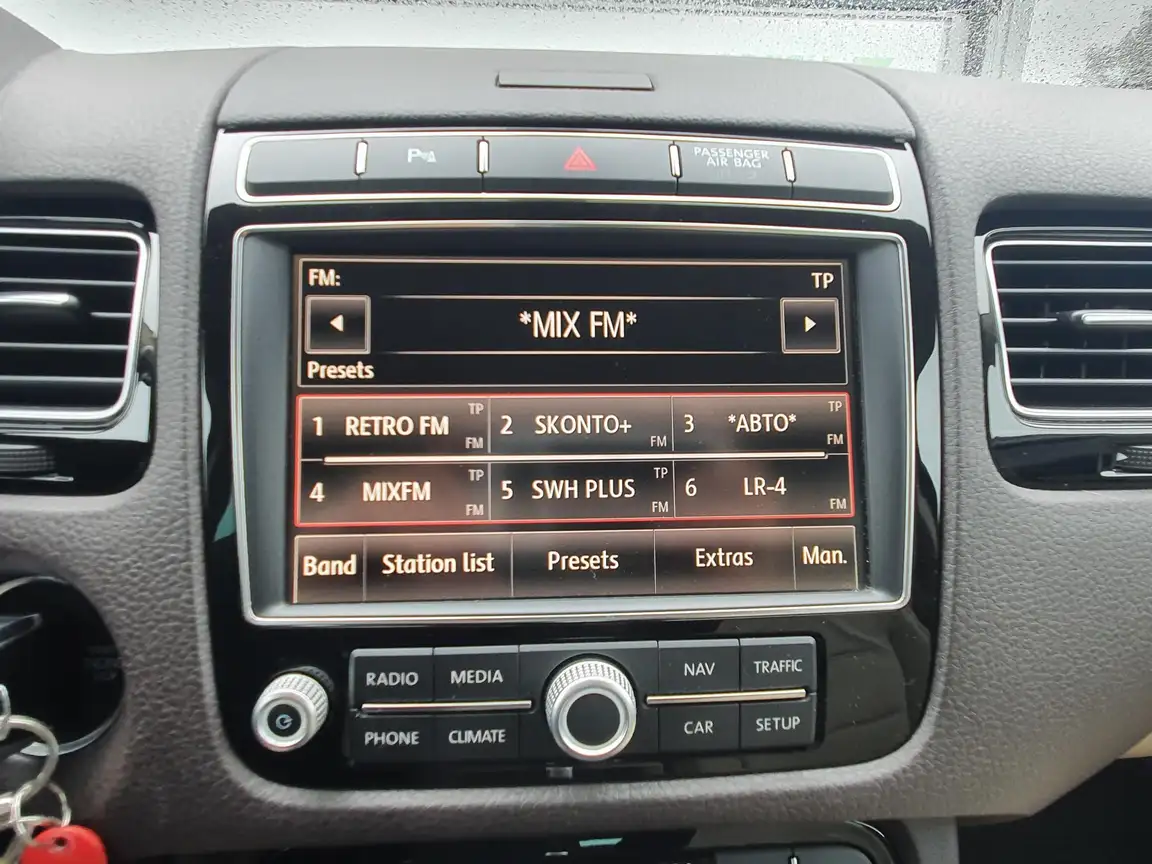VOLKSWAGEN TOUAREG