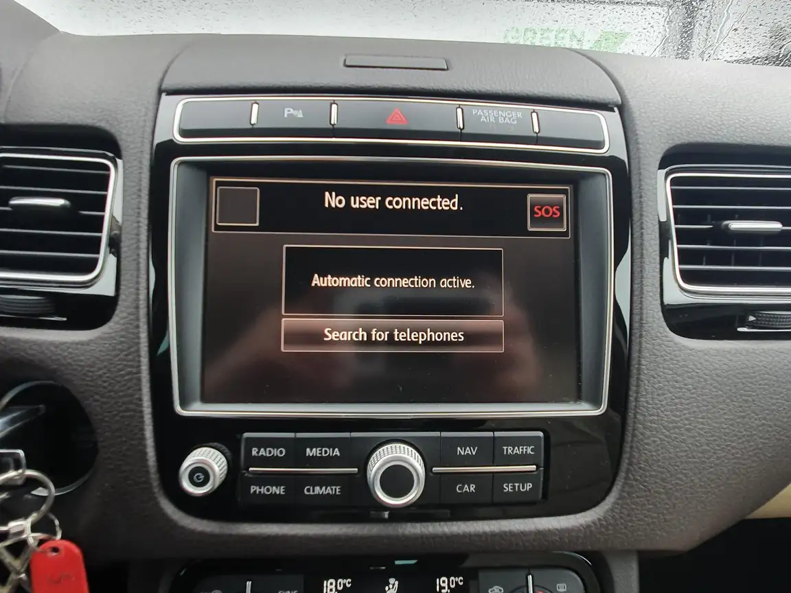 VOLKSWAGEN TOUAREG