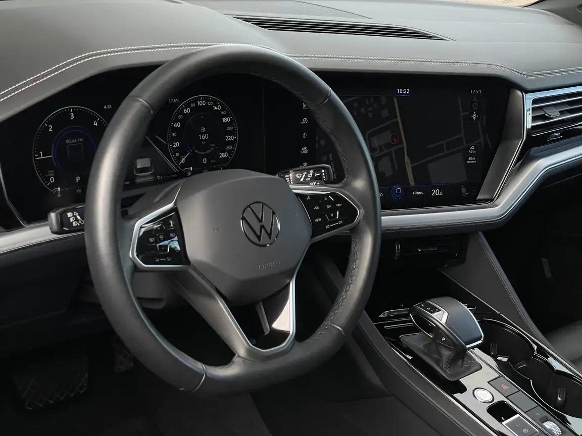 VOLKSWAGEN TOUAREG