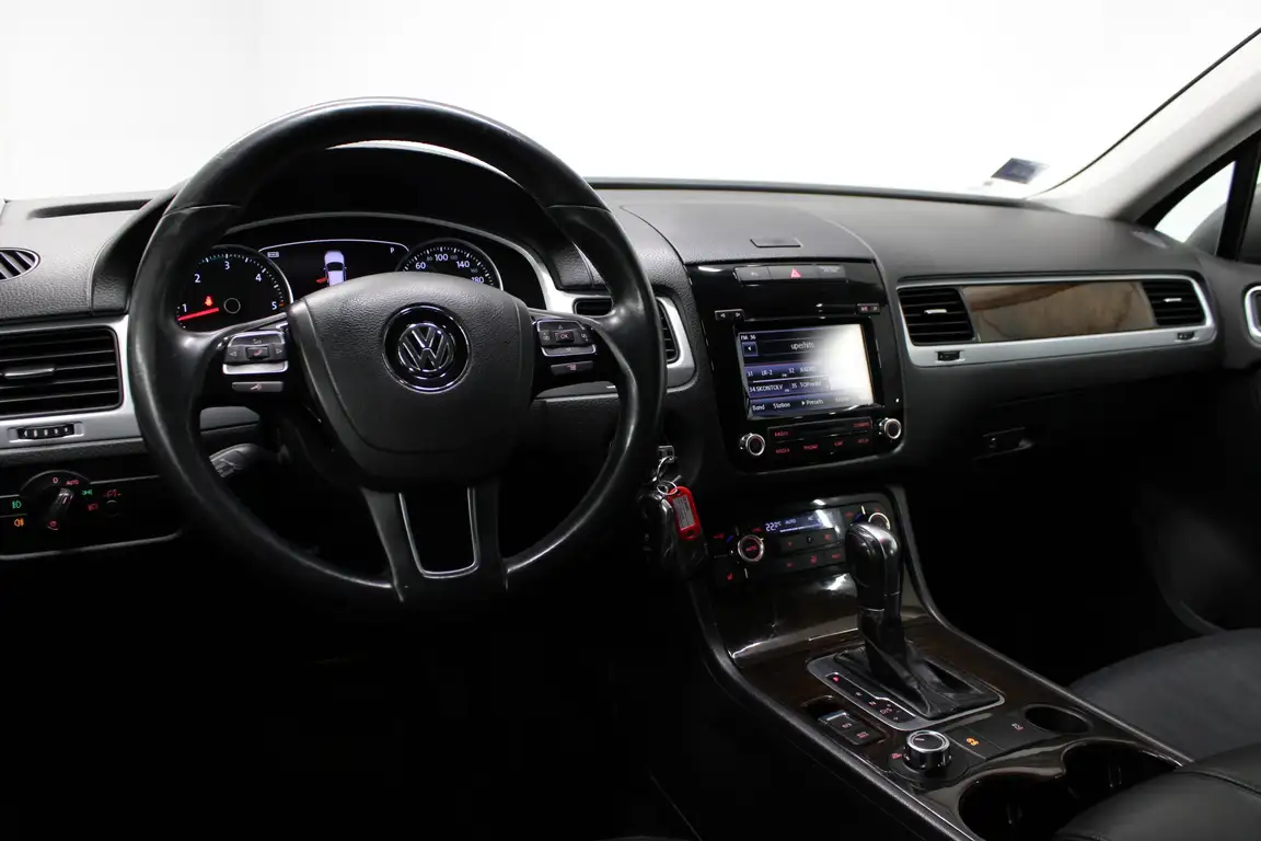 VOLKSWAGEN TOUAREG