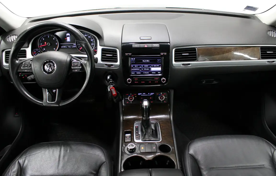 VOLKSWAGEN TOUAREG
