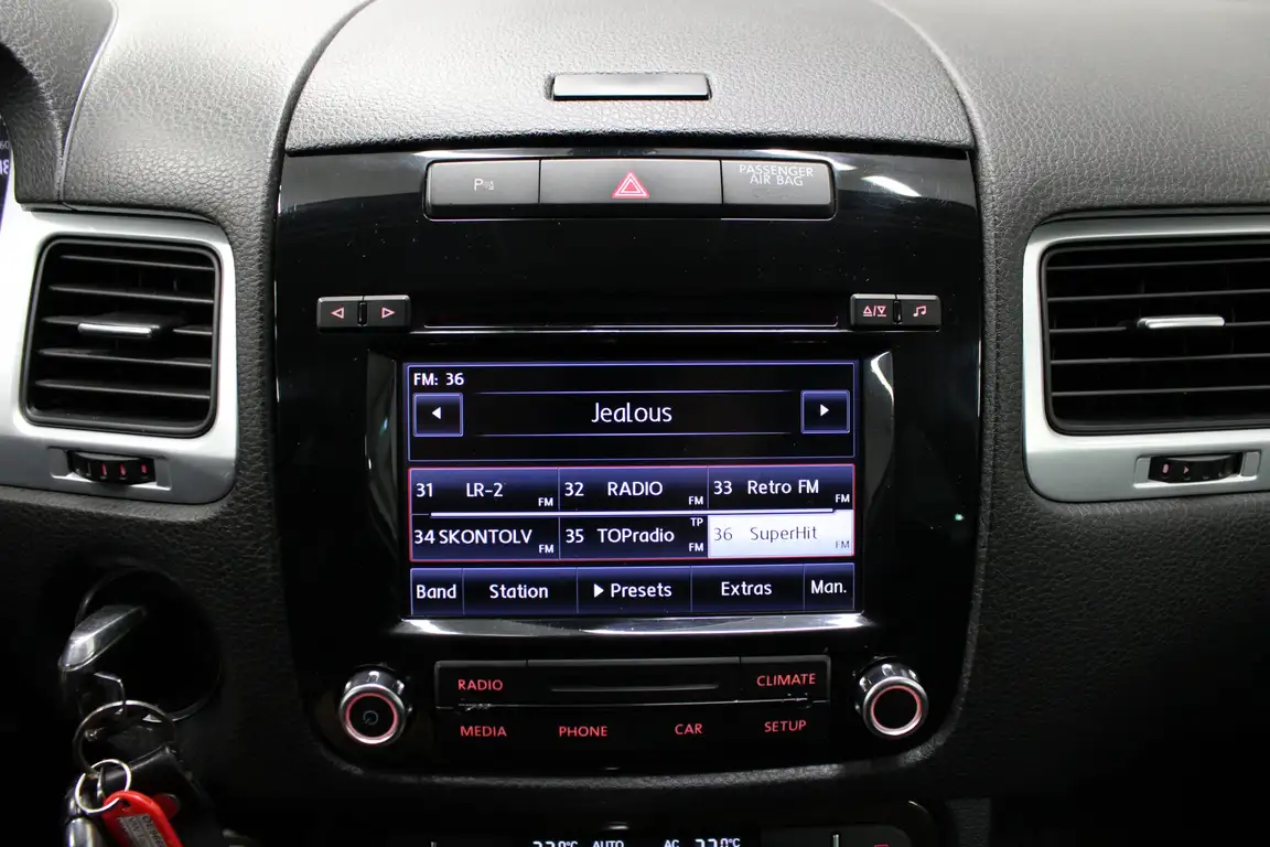 VOLKSWAGEN TOUAREG