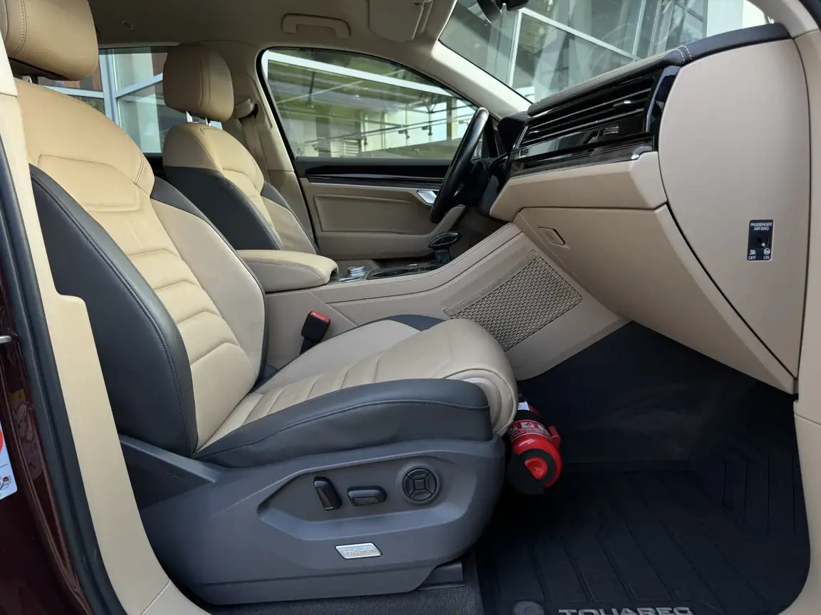 VOLKSWAGEN TOUAREG