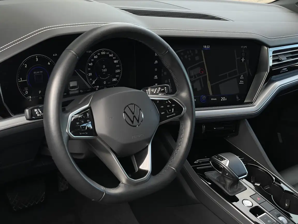 VOLKSWAGEN TOUAREG