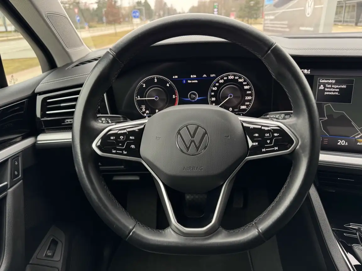 VOLKSWAGEN TOUAREG