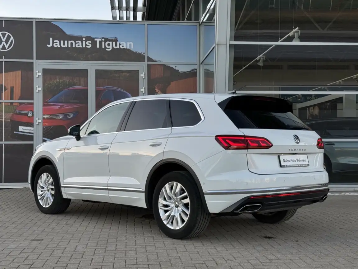 VOLKSWAGEN TOUAREG