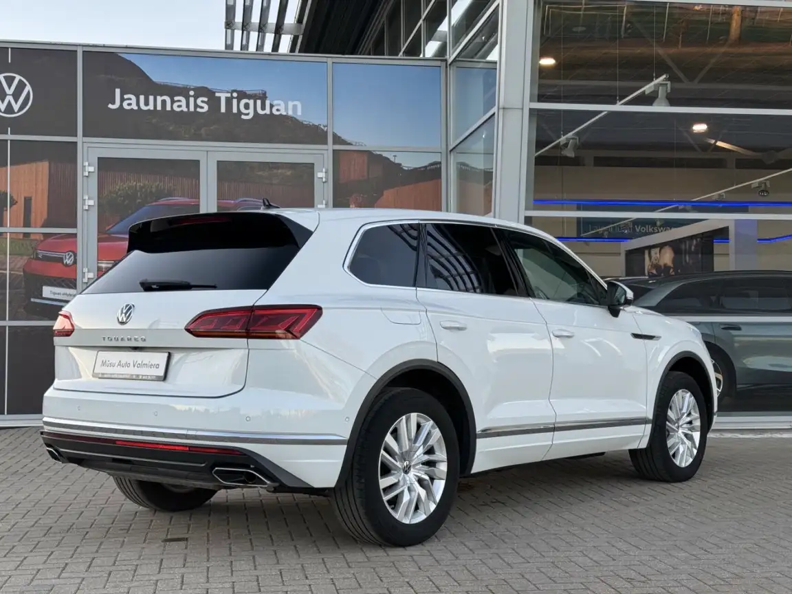 VOLKSWAGEN TOUAREG