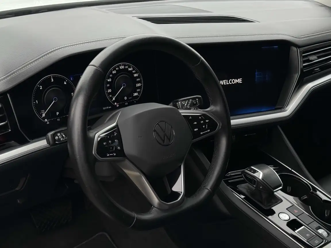 VOLKSWAGEN TOUAREG