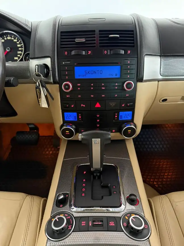 VOLKSWAGEN TOUAREG