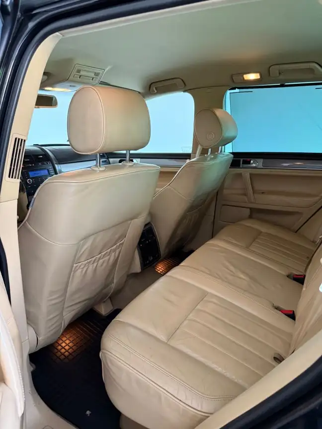 VOLKSWAGEN TOUAREG