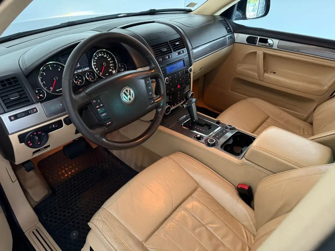 VOLKSWAGEN TOUAREG