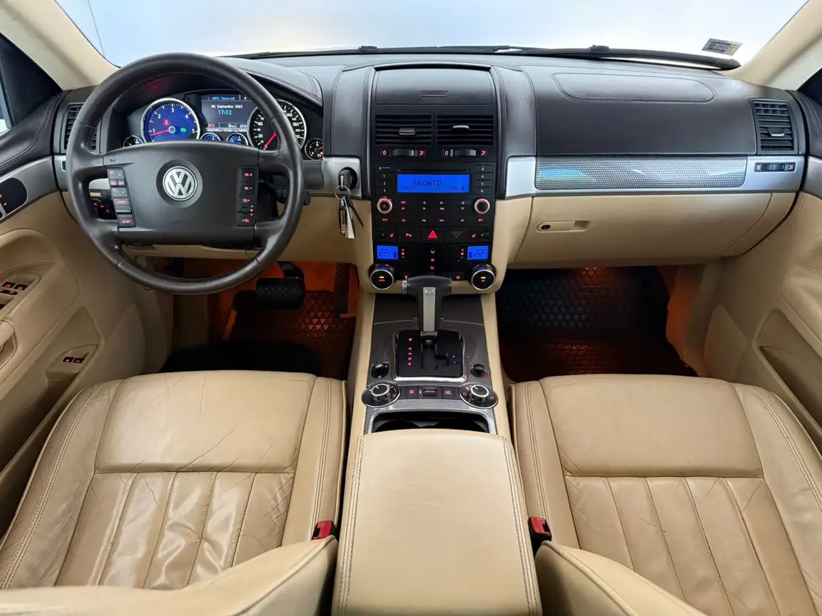 VOLKSWAGEN TOUAREG