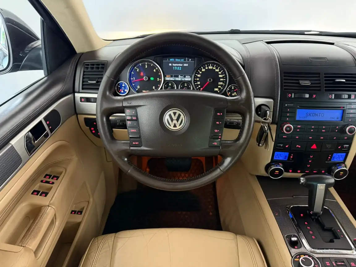 VOLKSWAGEN TOUAREG
