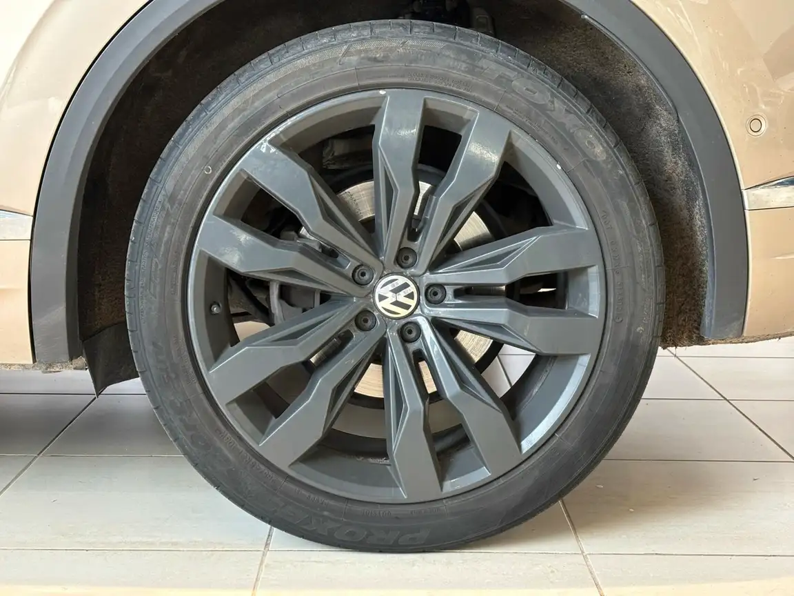 VOLKSWAGEN TOUAREG