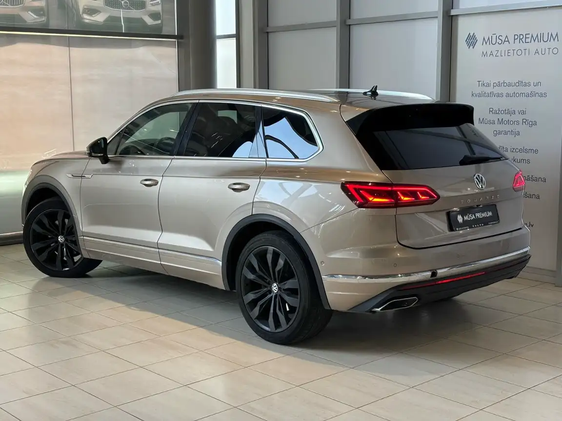 VOLKSWAGEN TOUAREG