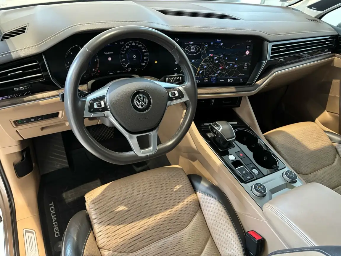 VOLKSWAGEN TOUAREG