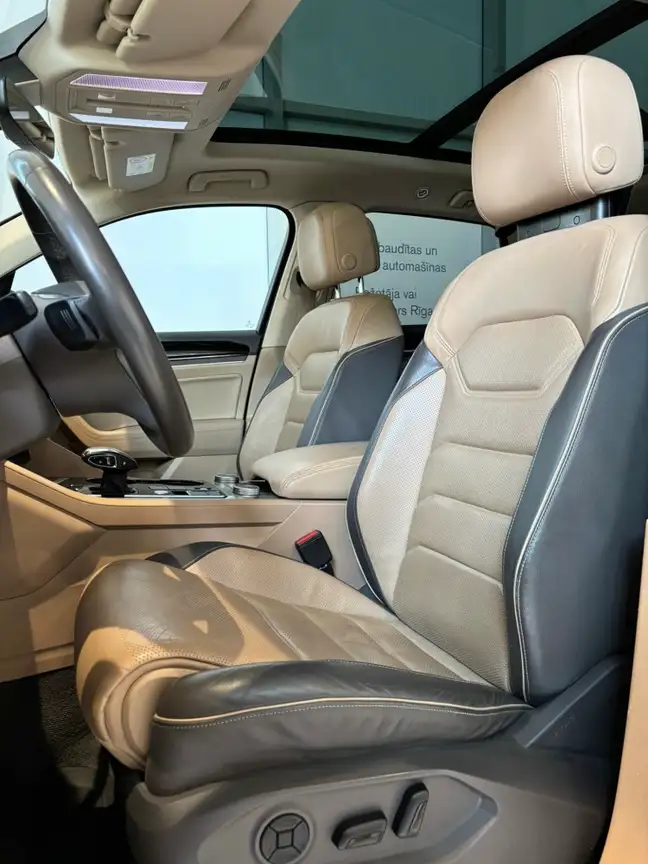 VOLKSWAGEN TOUAREG