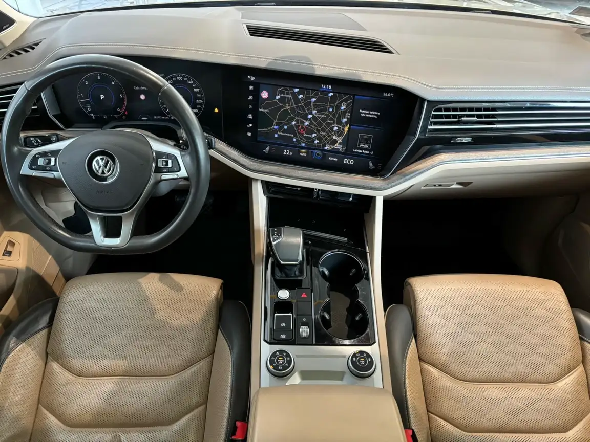 VOLKSWAGEN TOUAREG
