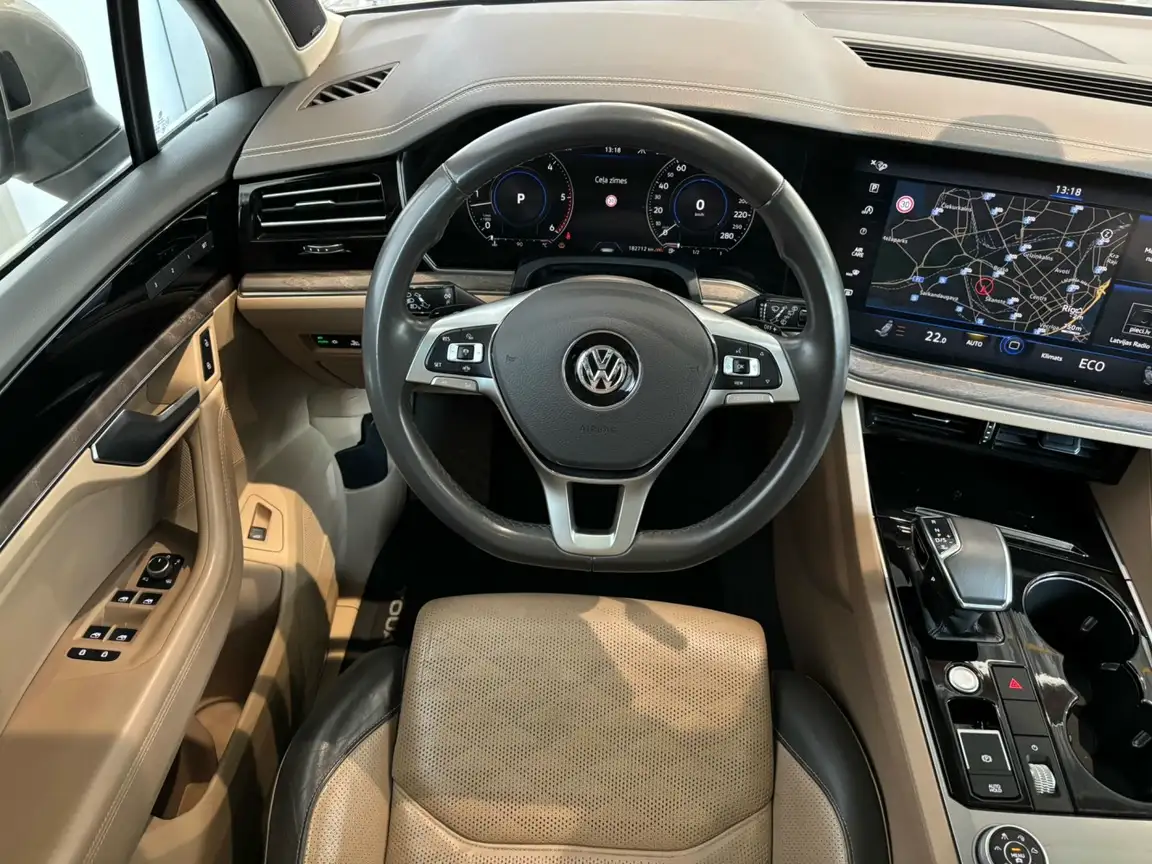 VOLKSWAGEN TOUAREG