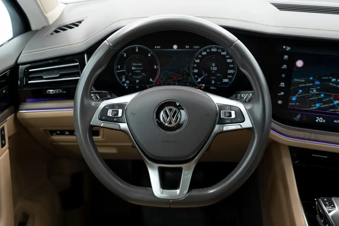VOLKSWAGEN TOUAREG