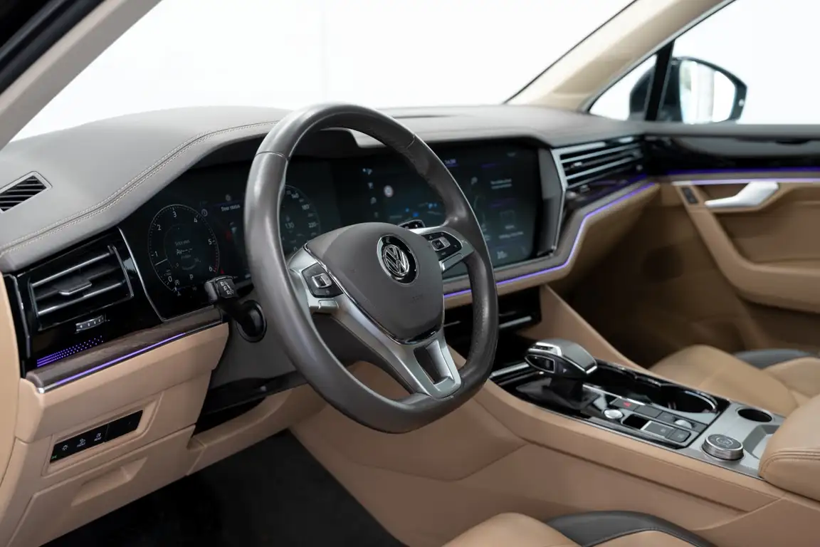 VOLKSWAGEN TOUAREG