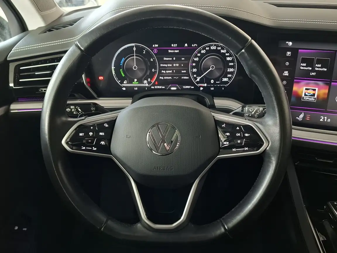 VOLKSWAGEN TOUAREG